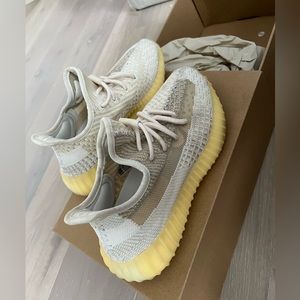 Yeezy 350 v2 light in size 5.5